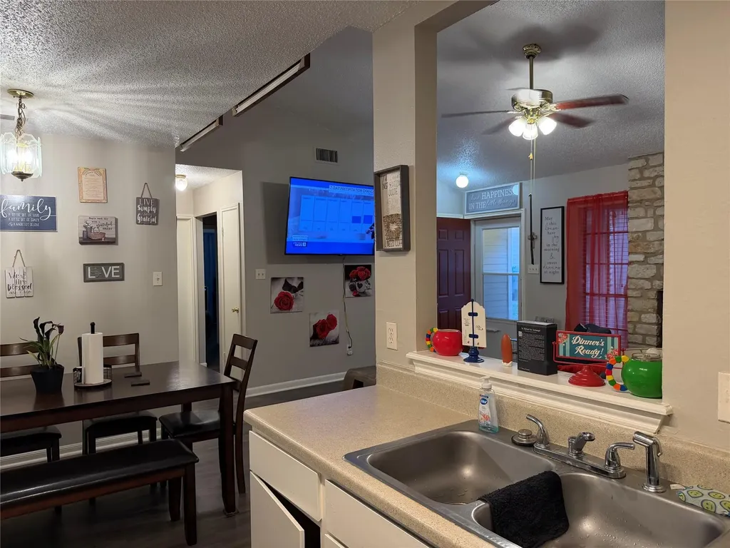 1910 Margalene Way Austin TX 78728