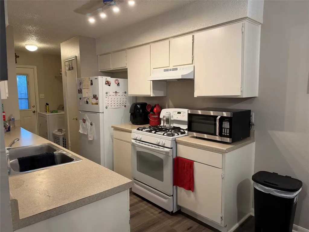 1910 Margalene Way Austin TX 78728