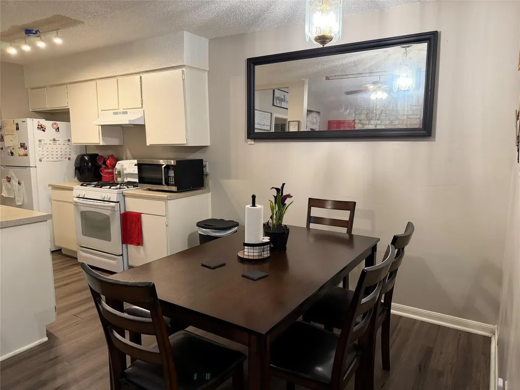1910 Margalene Way Austin TX 78728