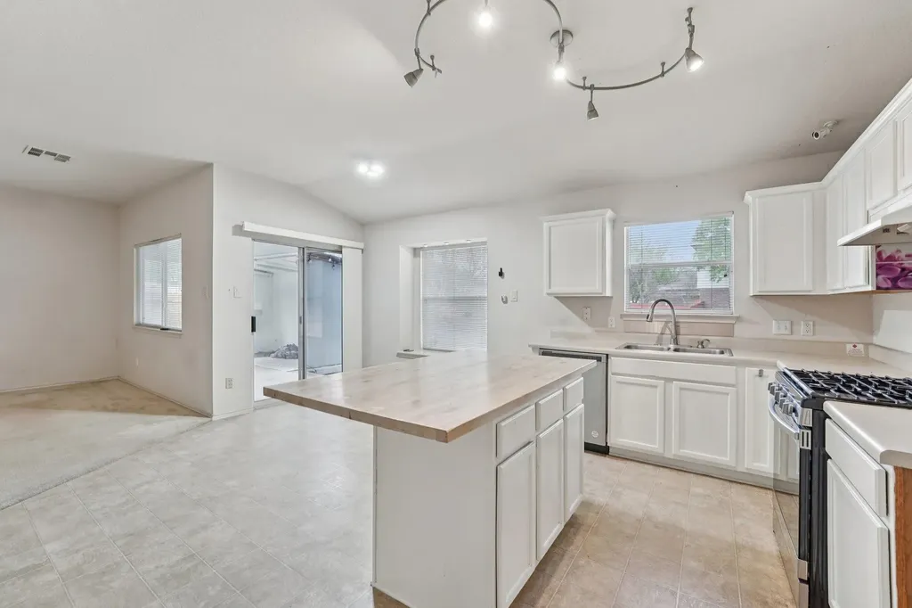 1724 Darjeeling Drive Pflugerville TX 78660