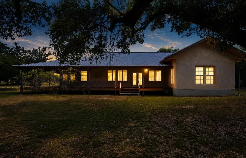 981 River Bend Drive Blanco TX 78606