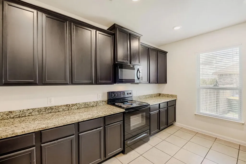 19905 Per Lange Pass Manor TX 78653