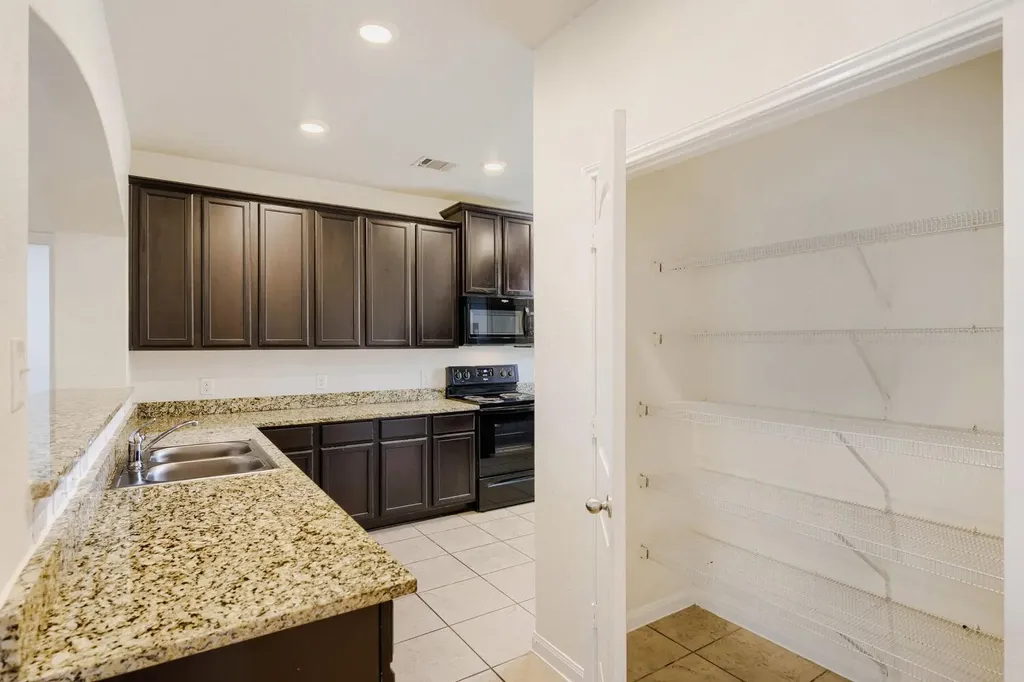 19905 Per Lange Pass Manor TX 78653