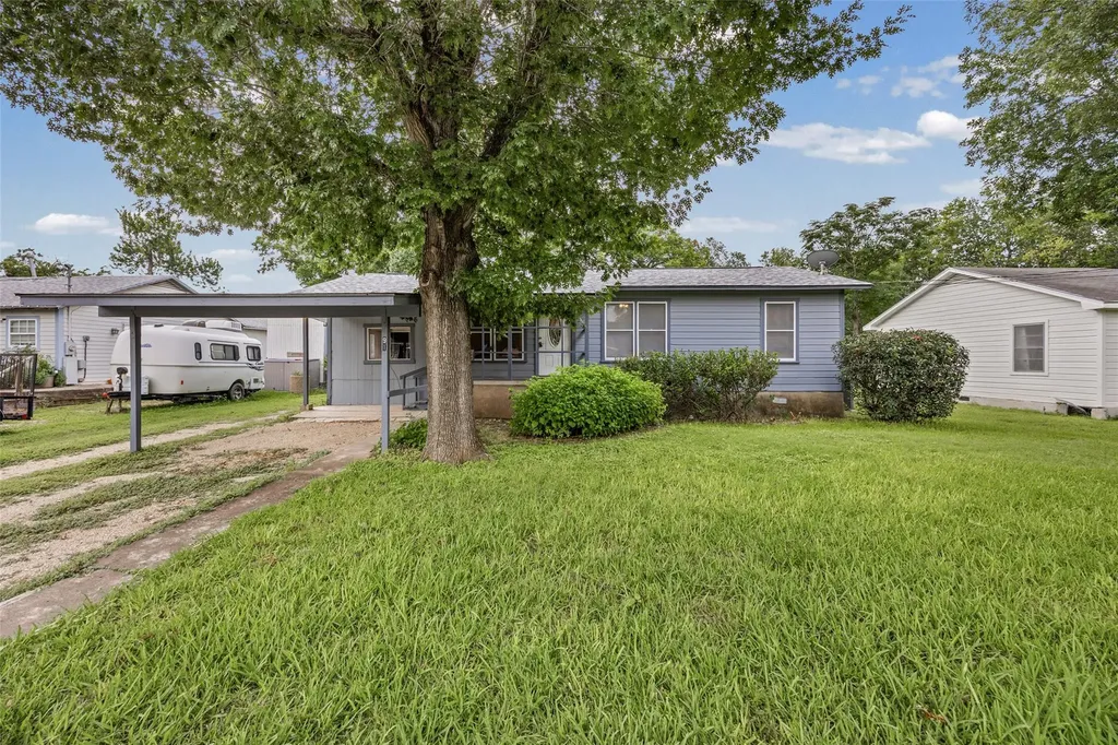 914 Plum Street Lockhart TX 78644