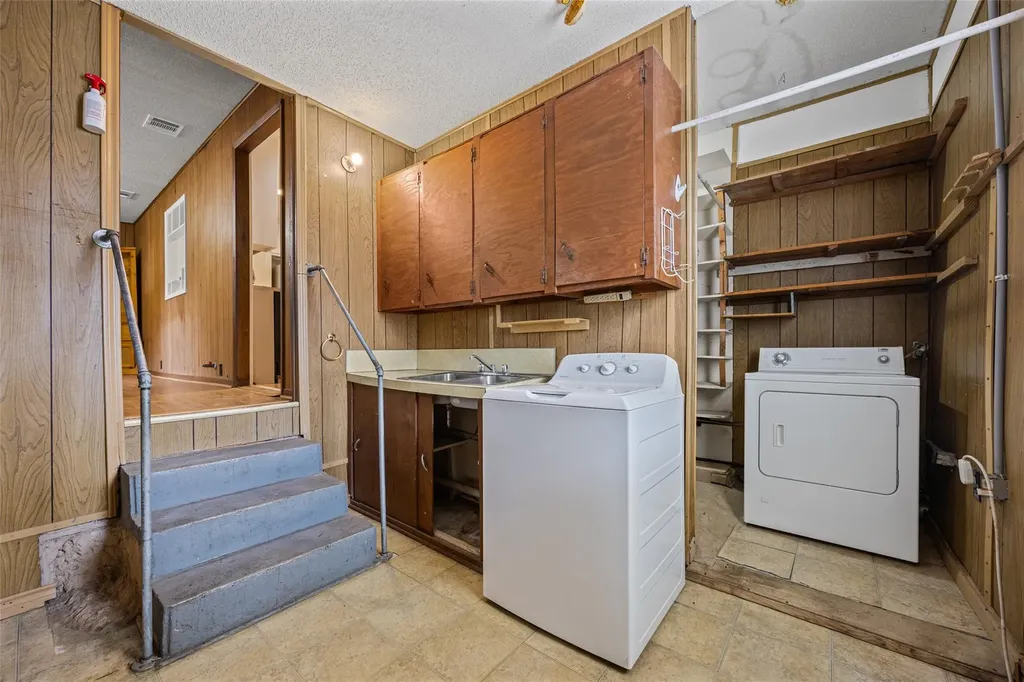 914 Plum Street Lockhart TX 78644