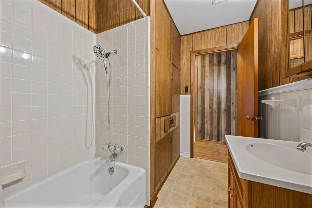 914 Plum Street Lockhart TX 78644