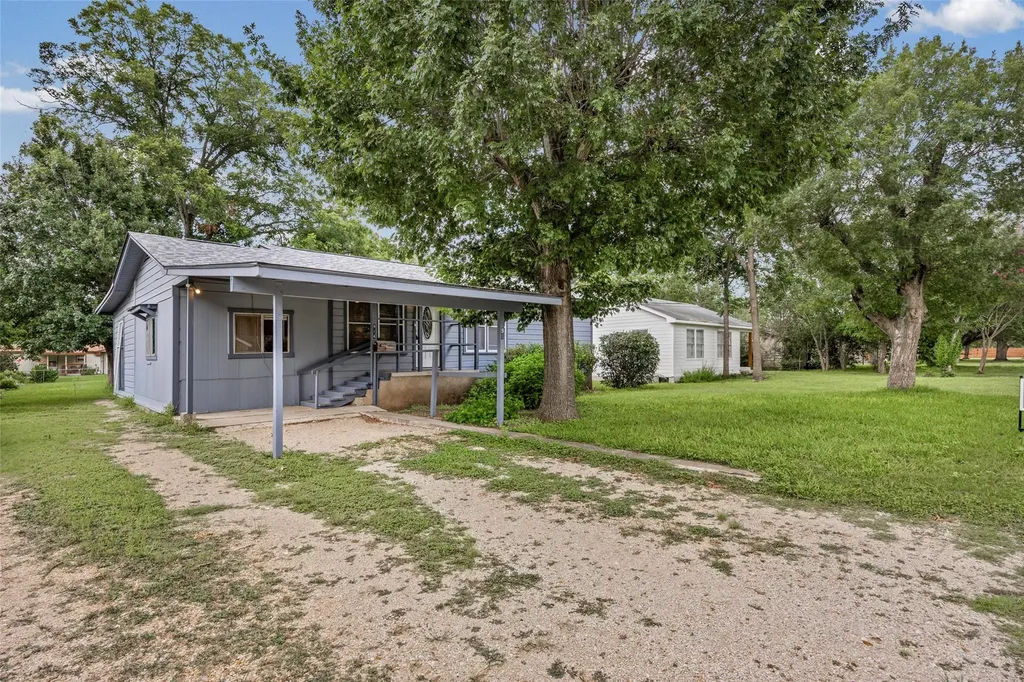 914 Plum Street Lockhart TX 78644