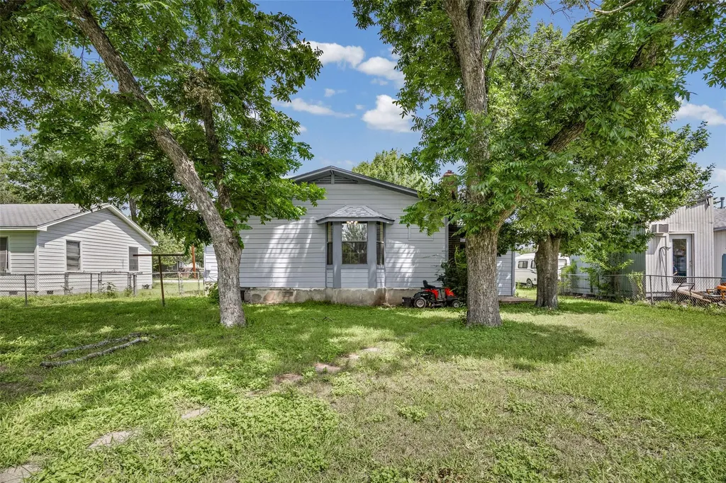 914 Plum Street Lockhart TX 78644