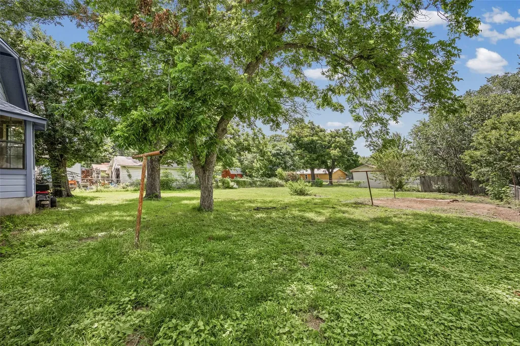 914 Plum Street Lockhart TX 78644