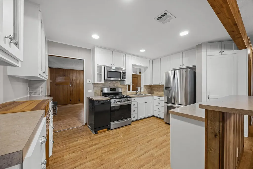 914 Plum Street Lockhart TX 78644