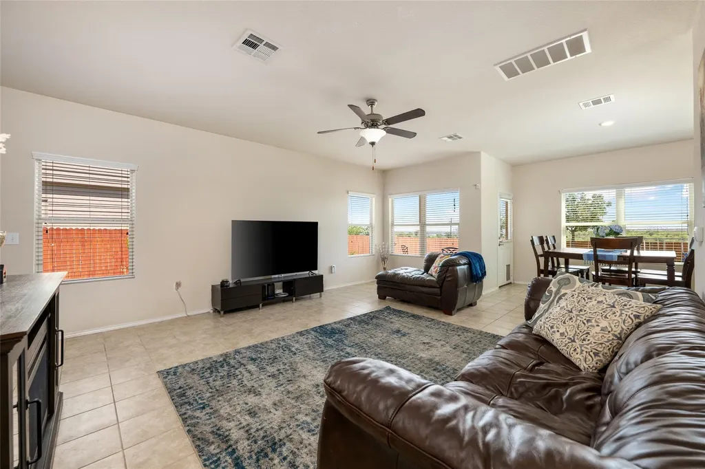 10117 Crescendo Lane Austin TX 78747