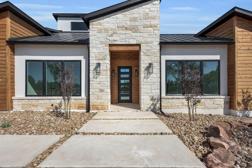 101 Silver Way Horseshoe Bay TX 78657