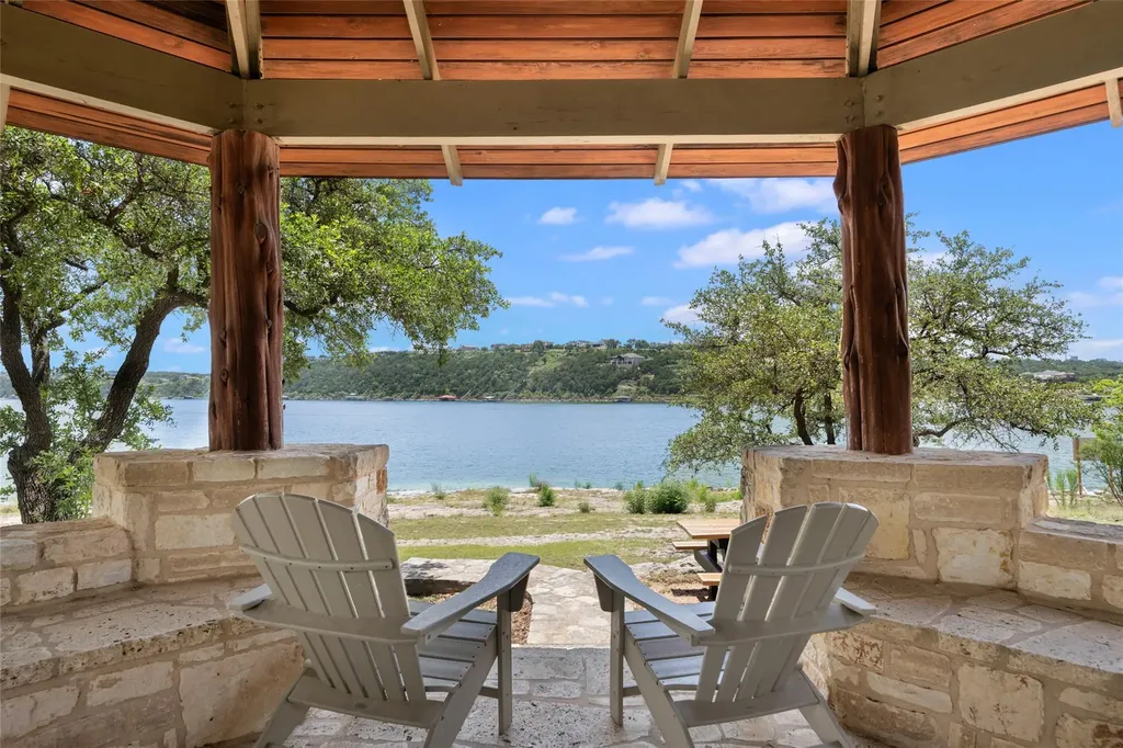 906 Moonlight Bay Drive Spicewood TX 78669