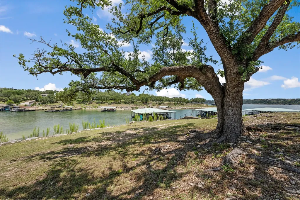 906 Moonlight Bay Drive Spicewood TX 78669
