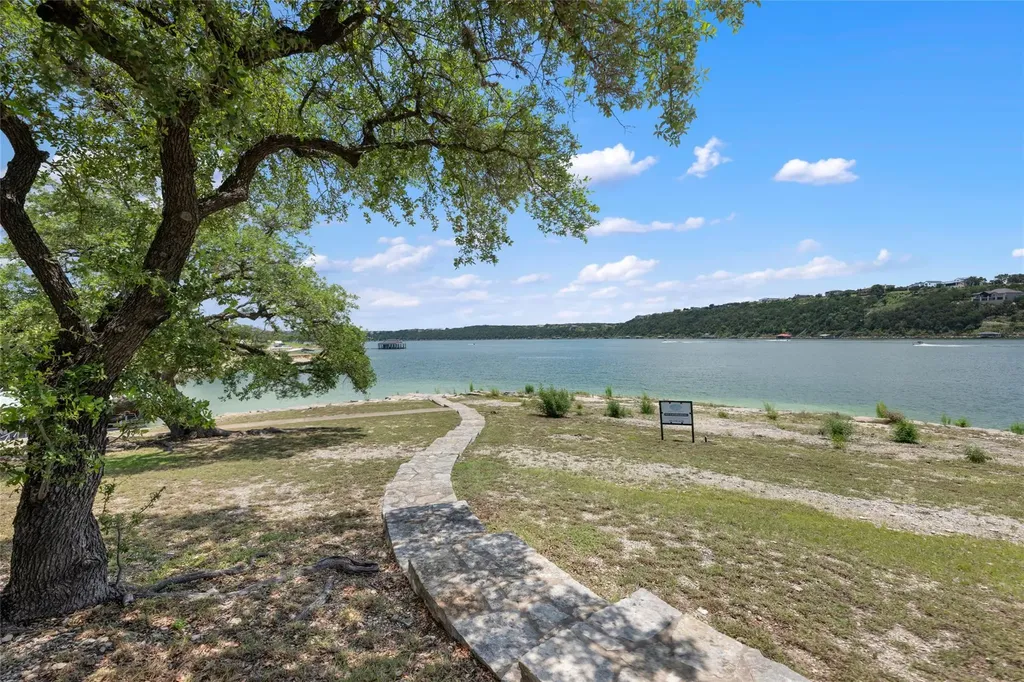 906 Moonlight Bay Drive Spicewood TX 78669