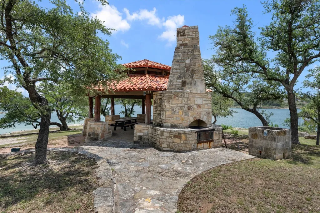 906 Moonlight Bay Drive Spicewood TX 78669