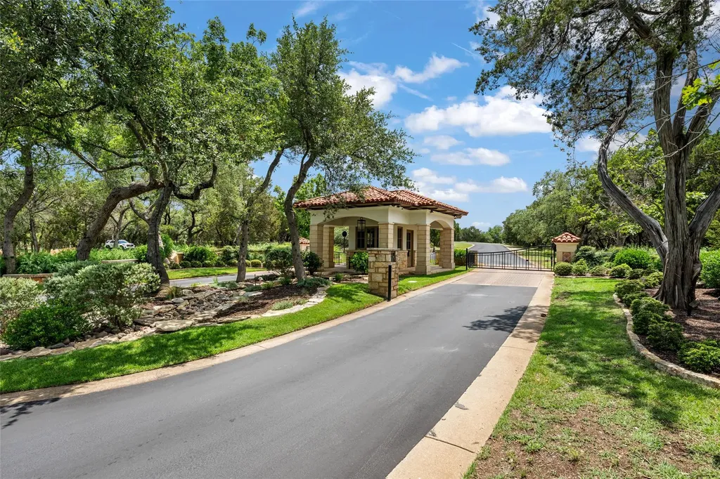 906 Moonlight Bay Drive Spicewood TX 78669