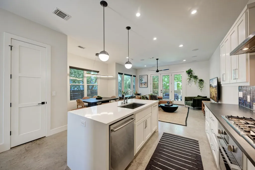 918 Cardinal Lane Austin TX 78704