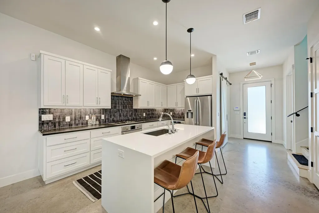 918 Cardinal Lane Austin TX 78704