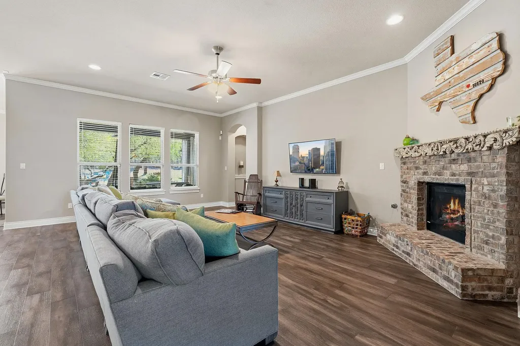 238 Jenn Cove Dripping Springs TX 78620