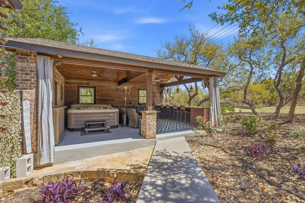 238 Jenn Cove Dripping Springs TX 78620