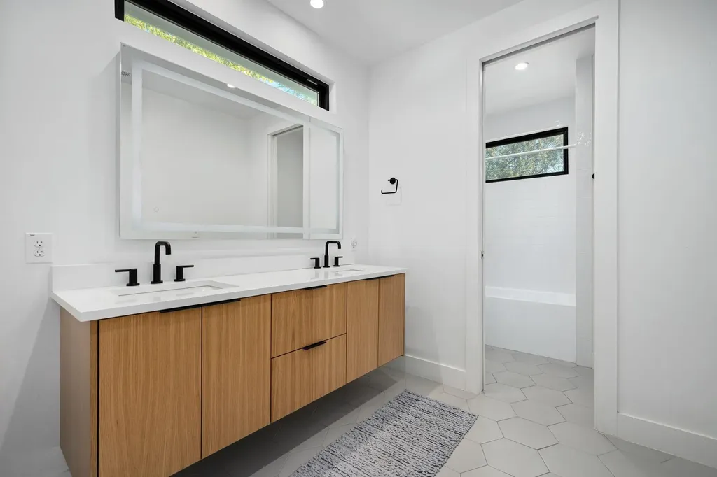 1004 Audrey Court Austin TX 78704