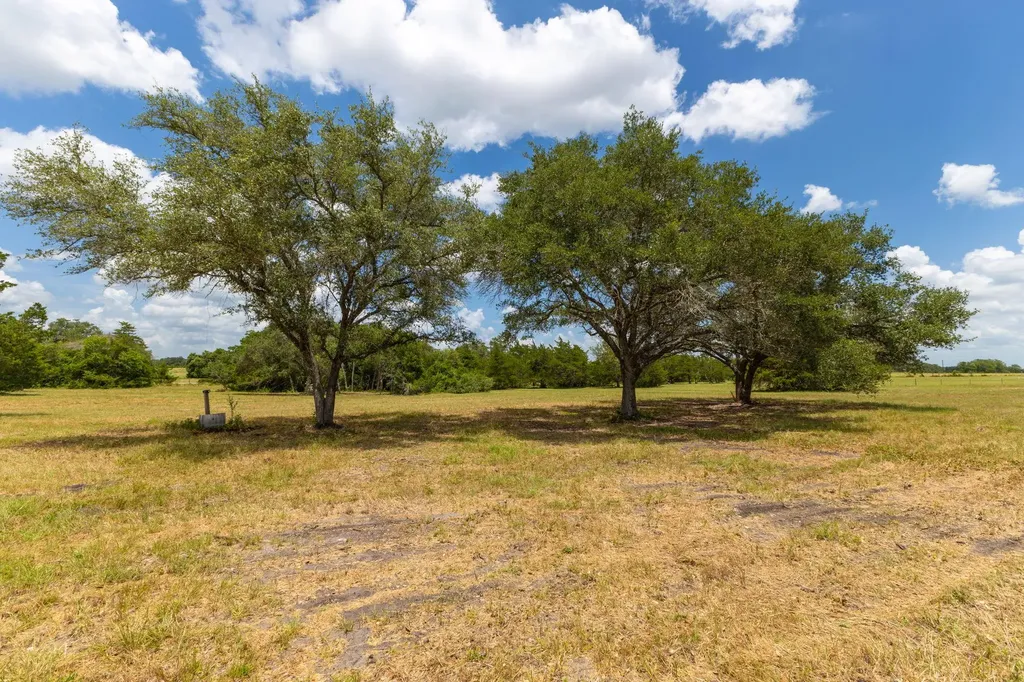 1021 E Old Hallettsville Road Flatonia TX 78941