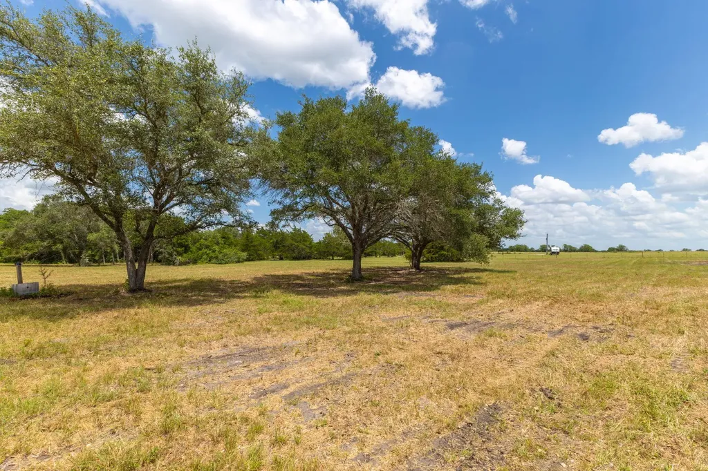 1021 E Old Hallettsville Road Flatonia TX 78941