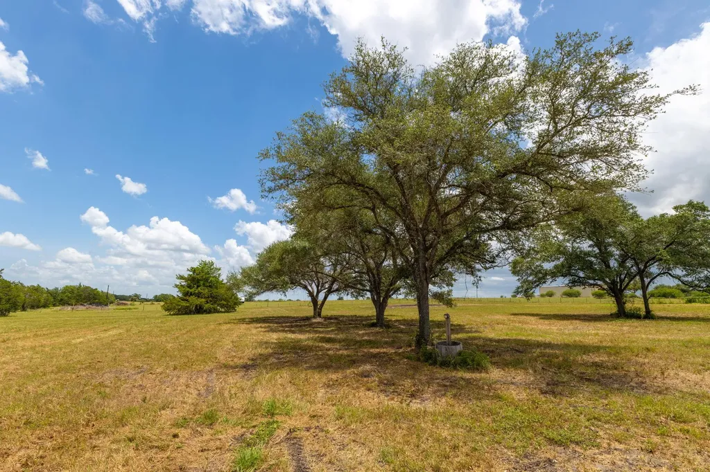 1021 E Old Hallettsville Road Flatonia TX 78941