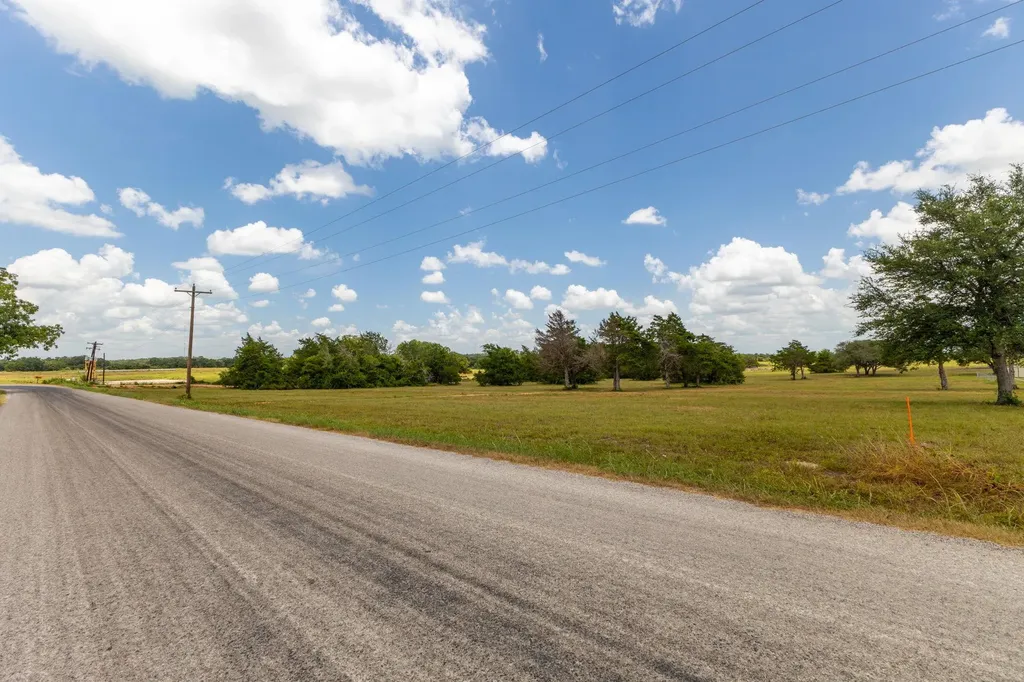 1021 E Old Hallettsville Road Flatonia TX 78941