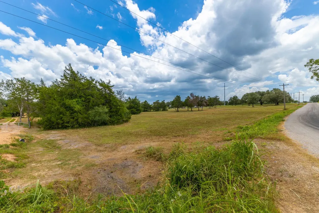 1021 E Old Hallettsville Road Flatonia TX 78941