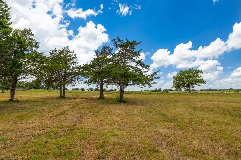 1021 E Old Hallettsville Road Flatonia TX 78941