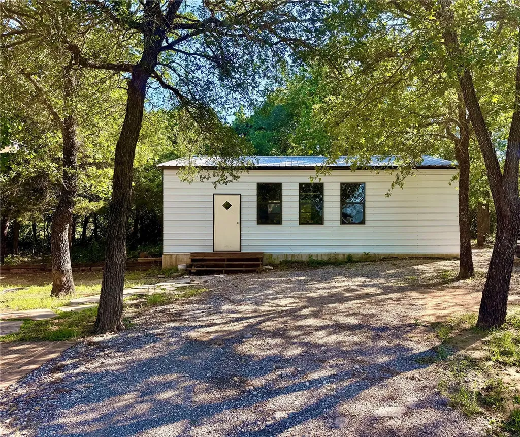 739 Pleasant Grove Road Elgin TX 78621