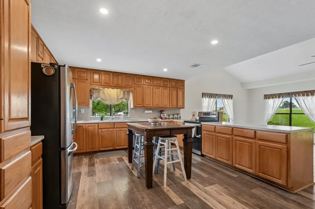 2051 County Road 448 Taylor TX 76574
