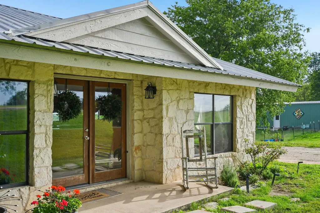 2051 County Road 448 Taylor TX 76574