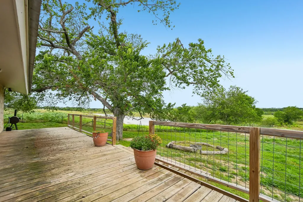 2051 County Road 448 Taylor TX 76574