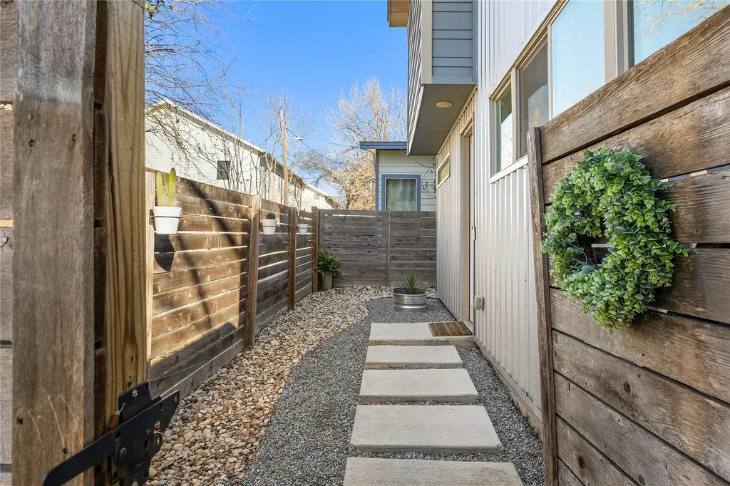 1402 Singleton Avenue Austin TX 78702