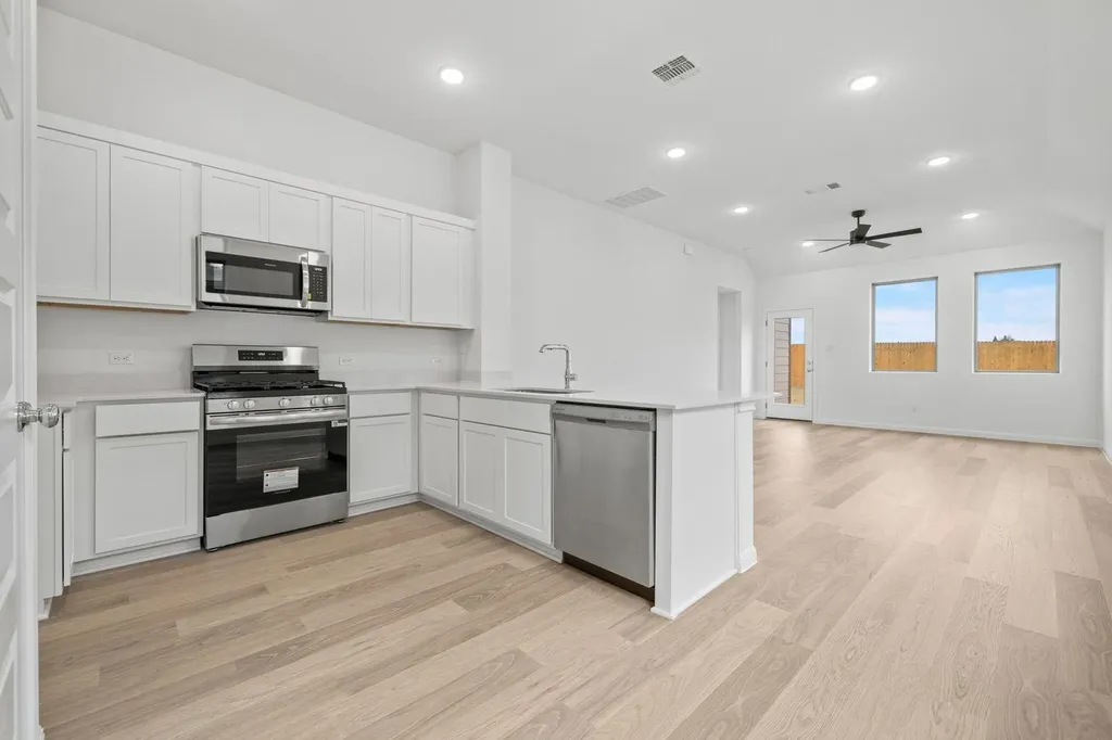 214 Hornet Street Elgin TX 78621