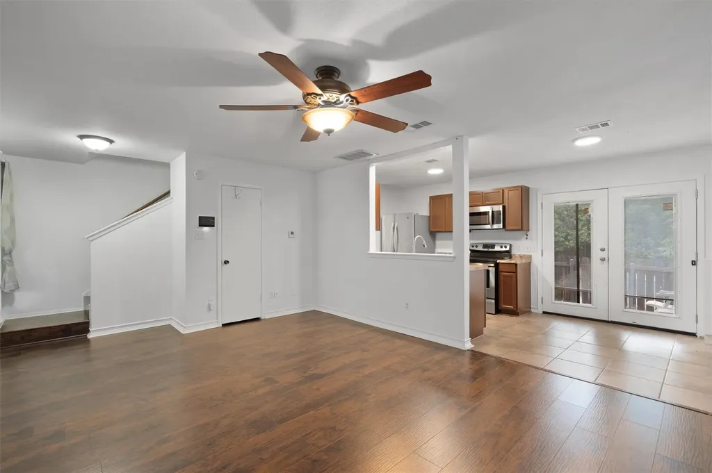 1015 E Yager Lane Austin TX 78753