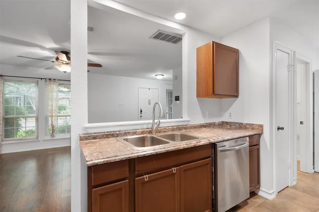 1015 E Yager Lane Austin TX 78753