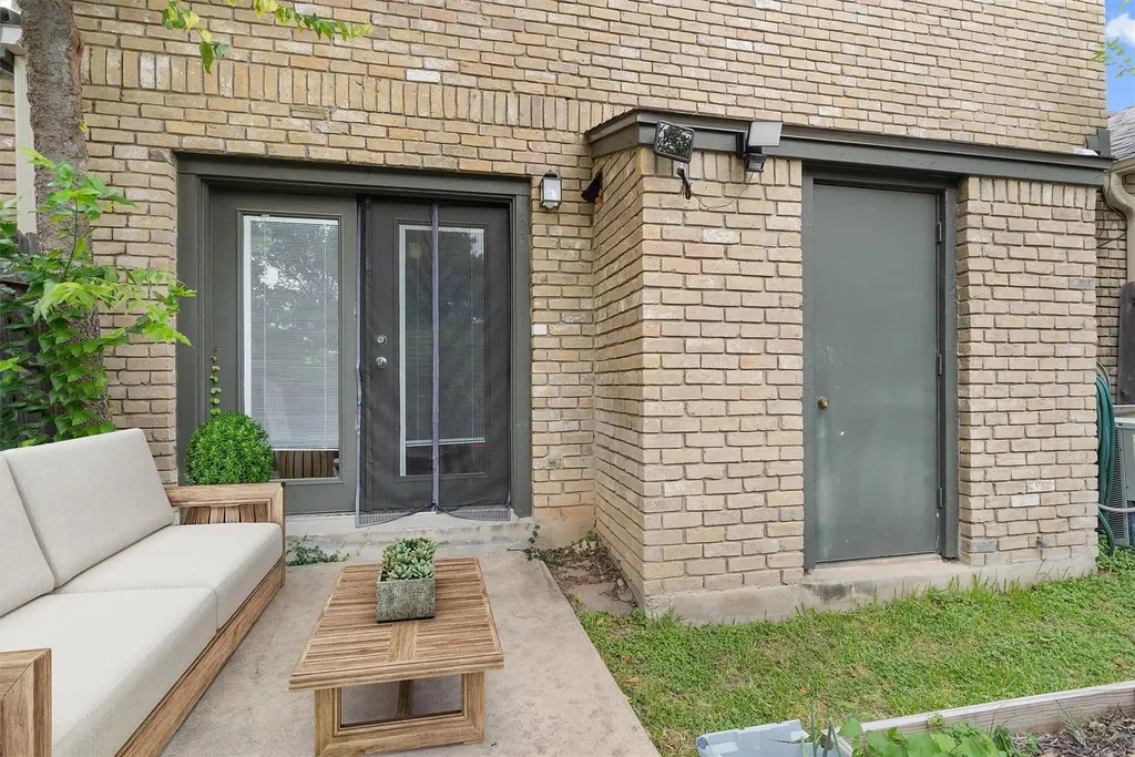 1015 E Yager Lane Austin TX 78753