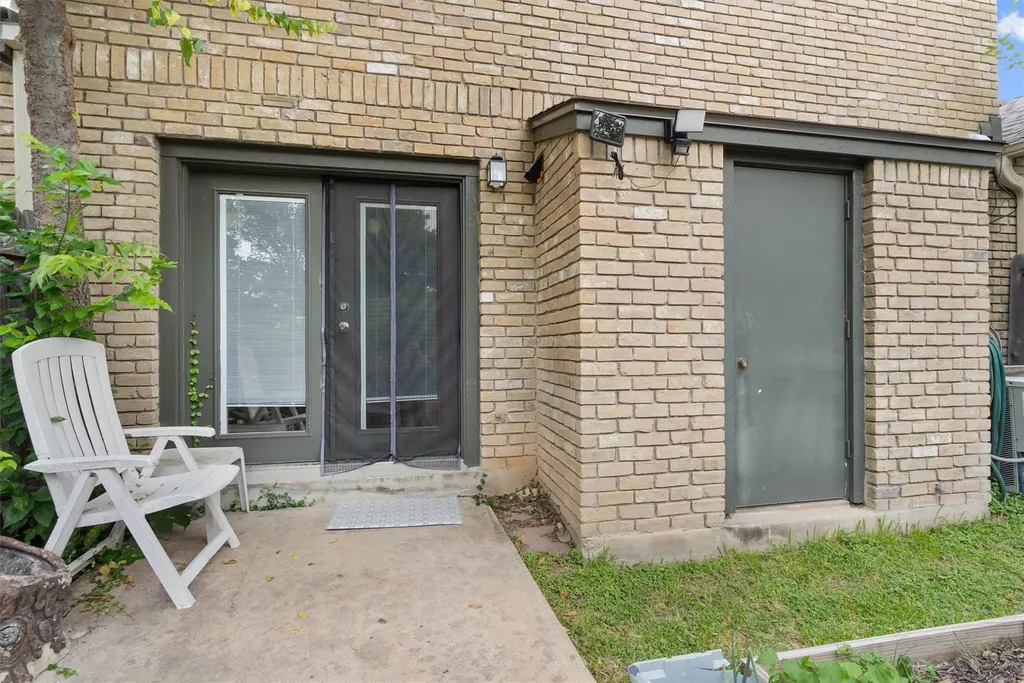 1015 E Yager Lane Austin TX 78753