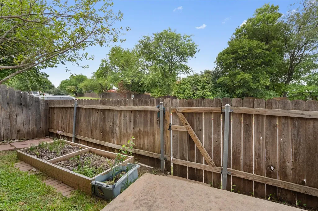 1015 E Yager Lane Austin TX 78753