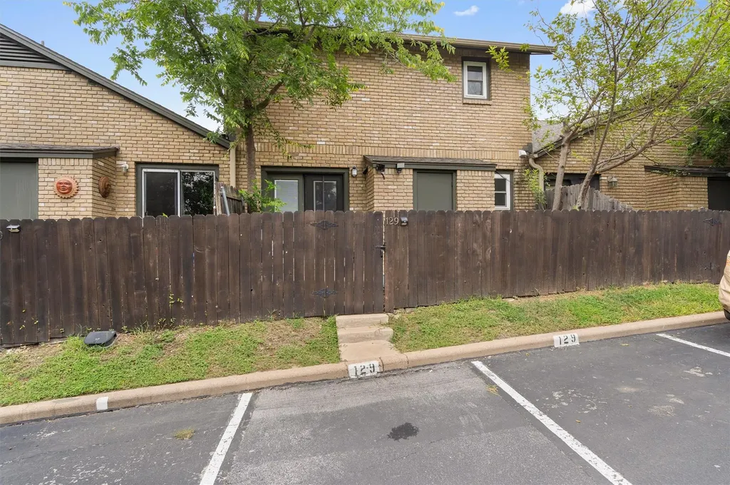 1015 E Yager Lane Austin TX 78753