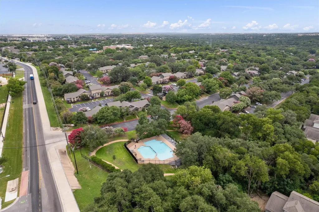 1015 E Yager Lane Austin TX 78753