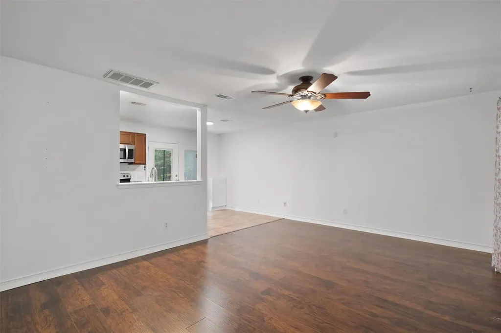 1015 E Yager Lane Austin TX 78753