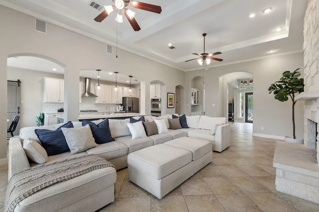 4709 Snake Eagle Cove Austin TX 78738