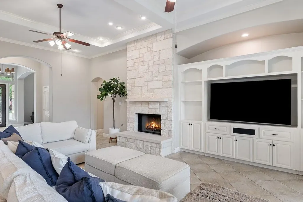 4709 Snake Eagle Cove Austin TX 78738