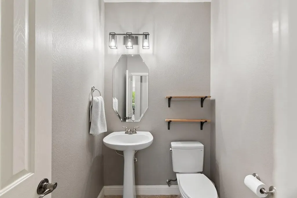 4709 Snake Eagle Cove Austin TX 78738