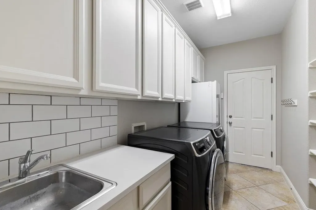4709 Snake Eagle Cove Austin TX 78738